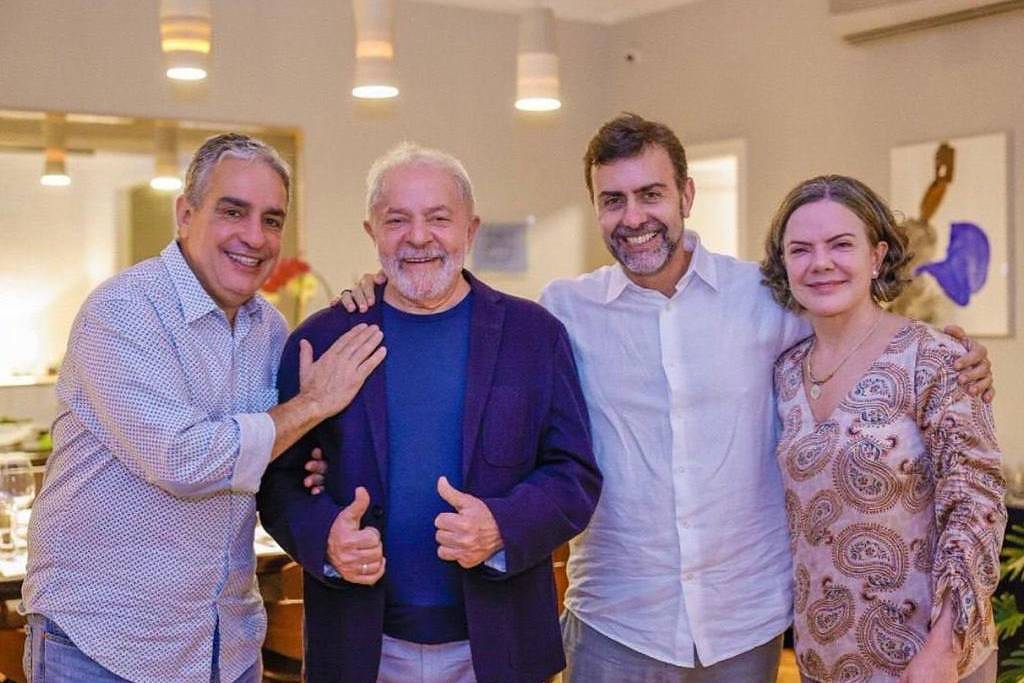 Marcelo Freixo recebe Lula, o deputado estadual André Ceciliano e a presidente do PT, Gleisi Hoffmann, em sua casa Marcelo Freixo recebe Lula, o deputado estadual André Ceciliano e a presidente do PT, Gleisi Hoffmann, em sua casa