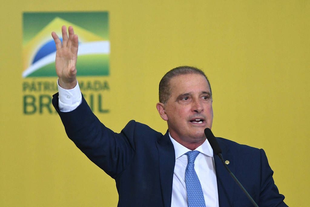 Ministro do Trabalho e Previdência, Onyx Lorenzoni, em cerimônia no Palácio do Planalto