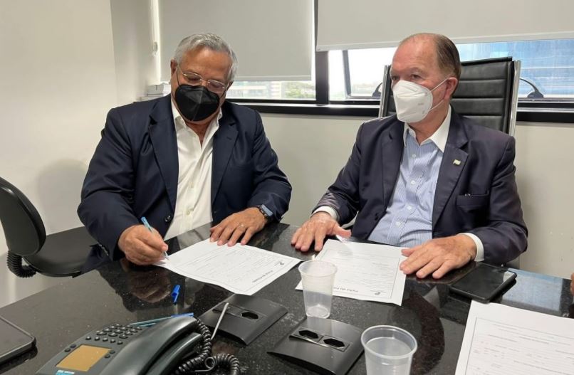 Ex-deputado federal Benito Gama se filia ao PP em reunião com o vice-governador João Leão (PP) Ex-deputado federal Benito Gama se filia ao PP em reunião com o vice-governador João Leão (PP)