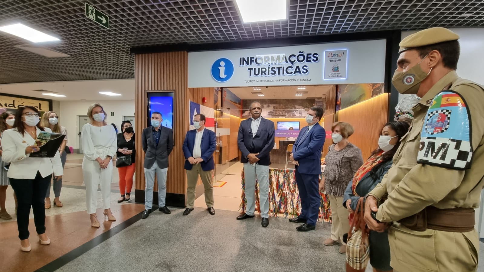 A equipe que vai atender os visitantes é bilíngue e foi capacitada em relações interpessoais