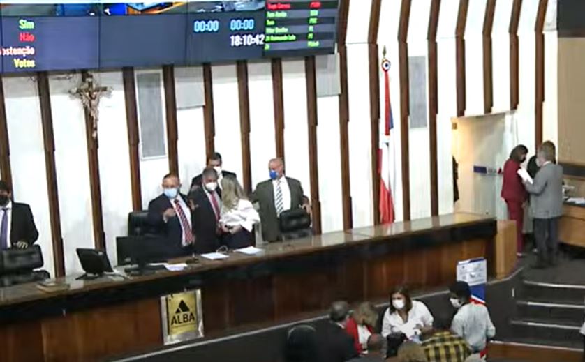 Plenário da Assembleia Legislativa da Bahia durante sessão extraordinária realizada nesta quarta-feira (23)