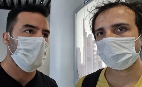 Arthur do Val (esq.) e Renan Santos durante live direto da Eslováquia