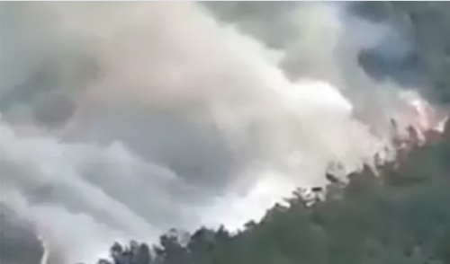 Um avião da companhia aérea China Eastern Airlines com 132 pessoas ao bordo caiu nesta segunda-feira (21) na China Um avião da companhia aérea China Eastern Airlines com 132 pessoas ao bordo caiu nesta segunda-feira (21) na China