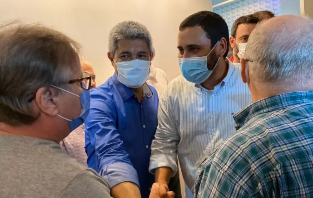 Geddel fez questão de protagonizar uma aparição ontem no evento do PT com o MDB Geddel fez questão de protagonizar uma aparição ontem no evento do PT com o MDB