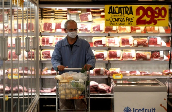 Inflação vem abaixo das previsões com alívio de alimentos e queda de passagem aérea e gasolina Inflação vem abaixo das previsões com alívio de alimentos e queda de passagem aérea e gasolina