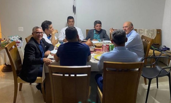 O prefeito de Centro Novo do Maranhão, Junior Garimpeiro, foi recebido pelo ministro Milton Ribeiro num jantar reservado