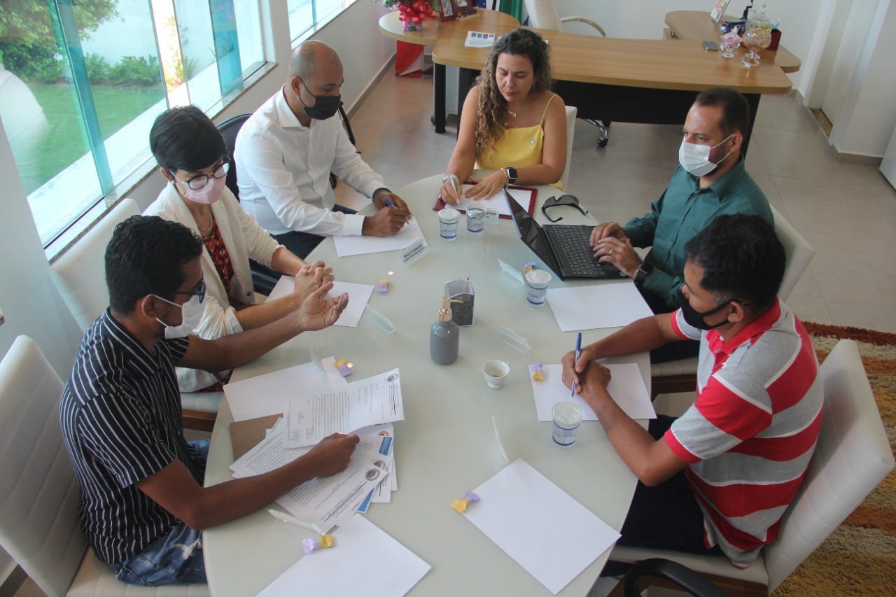 Acordo salarial foi firmado durante reunião nesta terça-feira (22)