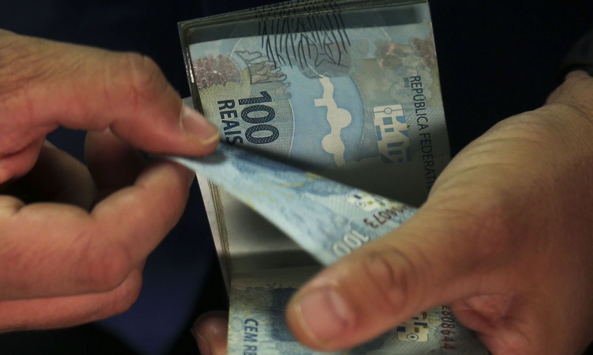 Auxílio Gás também será pago hoje a inscritos no CadÚnico Auxílio Gás também será pago hoje a inscritos no CadÚnico