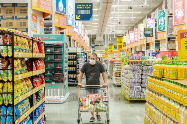 Maior preço em cem anos encerra era da comida barata