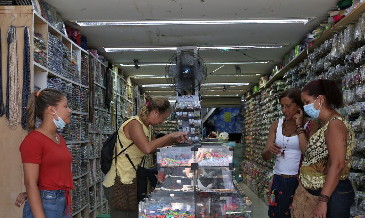 Vendas no comércio fecham 2024 com alta de 4,7%, a maior desde 2012 Vendas no comércio fecham 2024 com alta de 4,7%, a maior desde 2012