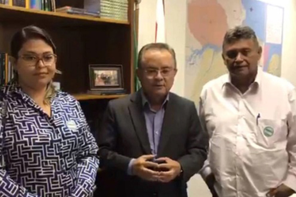O senador Zequinha Marinho (PSC-PA), ao centro, com o empresário Jassonio Costa Leite e sua filha O senador Zequinha Marinho (PSC-PA), ao centro, com o empresário Jassonio Costa Leite e sua filha
