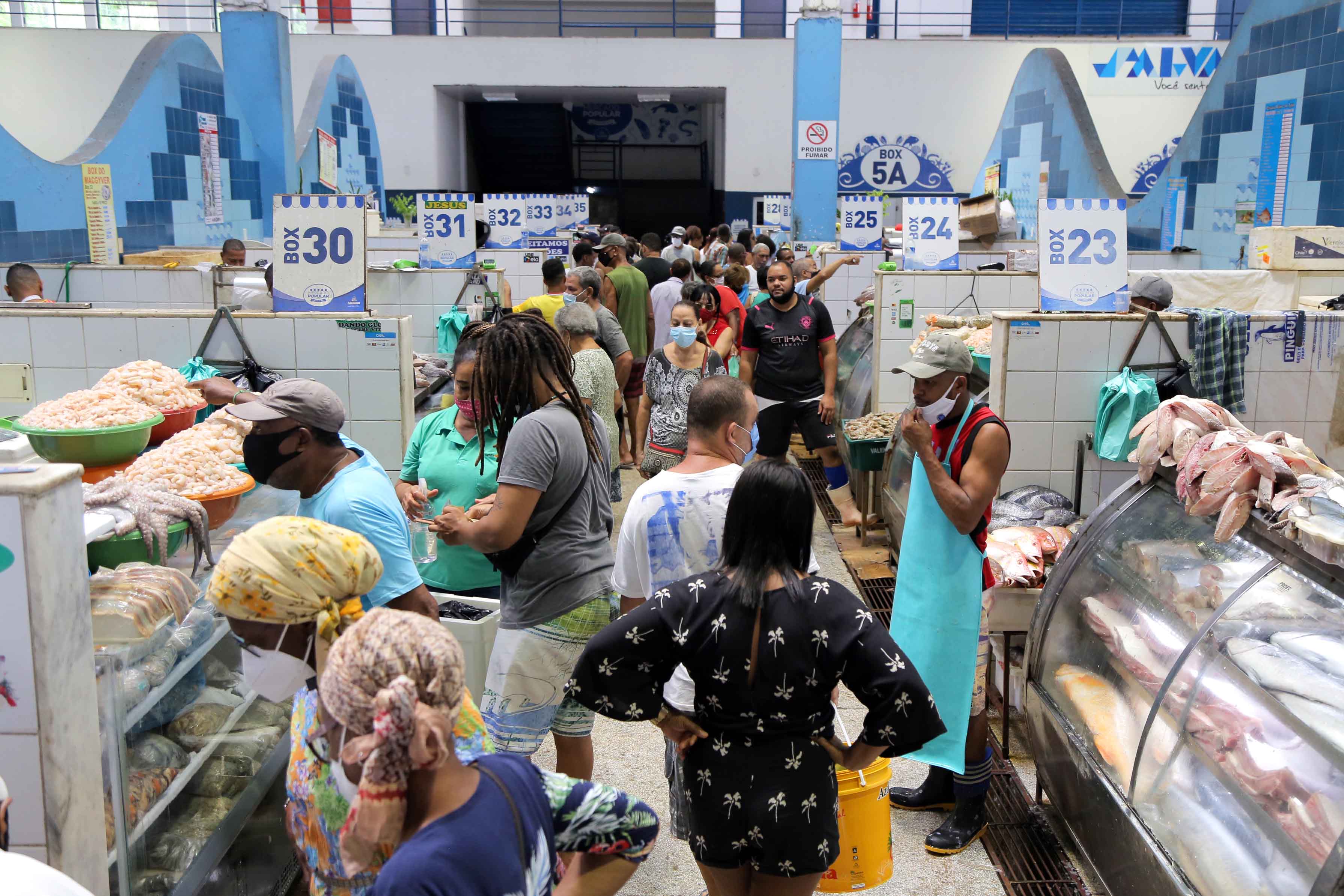 O movimento foi intensificado nos boxes do Mercado Popular de Água de Meninos, na Cidade Baixa