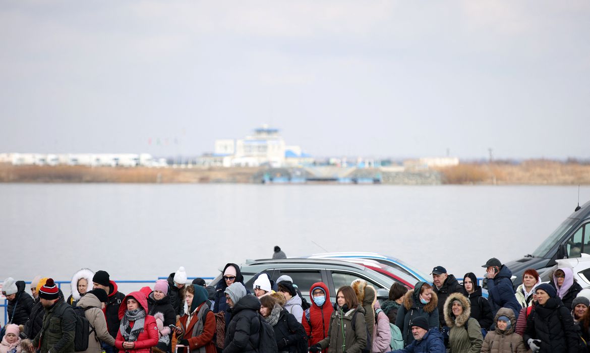 Moradores decidiram deixar Derhachi enquanto conseguem
