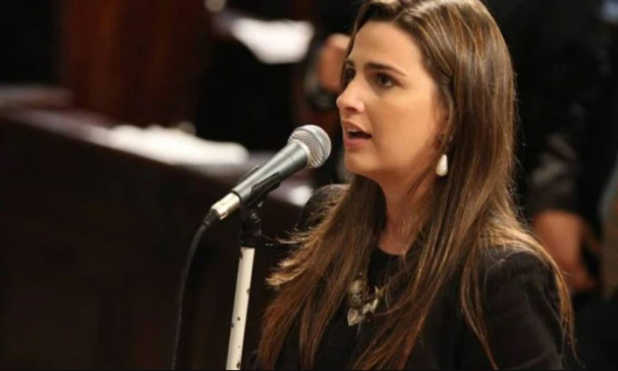 A deputada federal Clarissa Garotinho (UB/RJ) defende o apoio a Jair Bolsonaro ainda no primeiro turno A deputada federal Clarissa Garotinho (UB/RJ) defende o apoio a Jair Bolsonaro ainda no primeiro turno