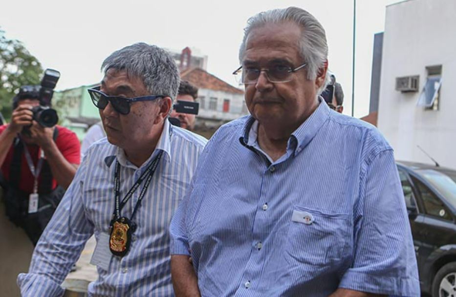 Ex-deputado Pedro Corrêa (PP) ao ser preso na Operação Lava Jato, em 2015