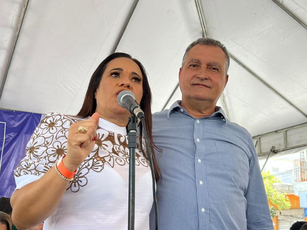 Prefeita de Araci, Keinha (PDT), e o governador Rui Costa (PT)