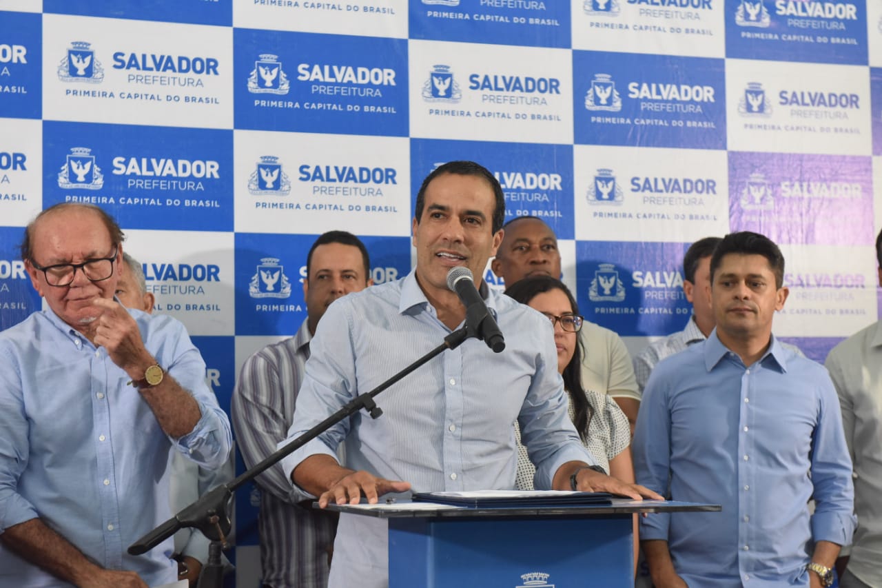 Bruno Reis comentou avaliação positiva em pesquisa durante entrega da Praça Maria Nurse, em Patamares Bruno Reis comentou avaliação positiva em pesquisa durante entrega da Praça Maria Nurse, em Patamares