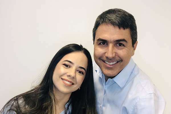 Os autores do e-book “Campanha Planejada”, Ane Gordiano e Paulo Maneira