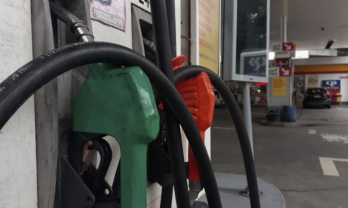 Gasolina e diesel iniciaram o ano com elevadas defasagens