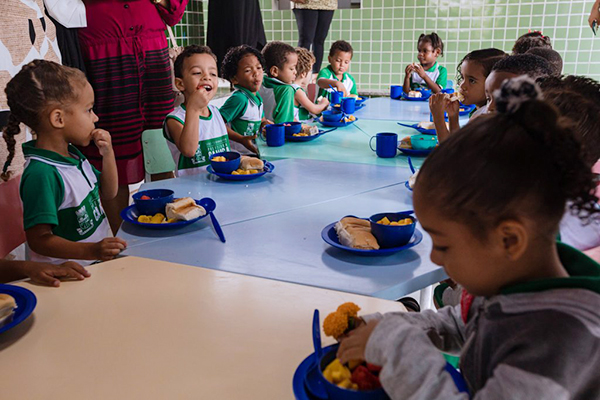 Prefeitura de Camaçari passa a oferecer café da manhã nas escolas Prefeitura de Camaçari passa a oferecer café da manhã nas escolas