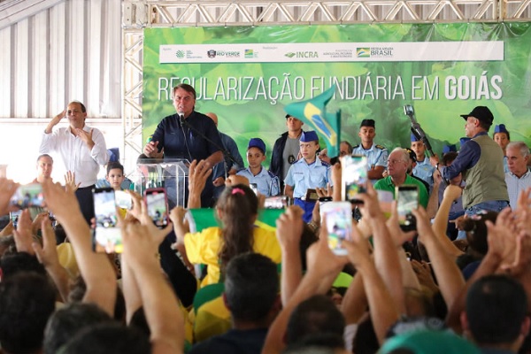 O presidente Jair Bolsonaro em cerimônia de entrega de títulos fundiários em Rio Verde (GO)