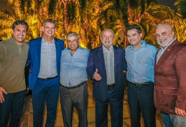 O ex-presidente Lula participou de um jantar com senadores na mansão do ex-presidente do Senado Eunício Oliveira (MDB-CE)