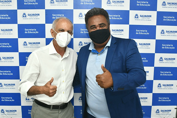 O secretário municipal da Educação, Marcelo Oliveira, e o vereador Leandro Guerrilha O secretário municipal da Educação, Marcelo Oliveira, e o vereador Leandro Guerrilha