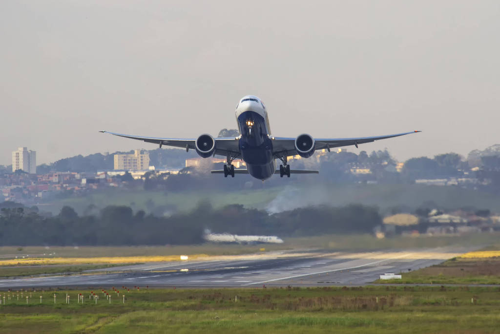 Boeing 787-9 decolando do aeroporto de Guarulhos. Foto de 2020 Boeing 787-9 decolando do aeroporto de Guarulhos. Foto de 2020