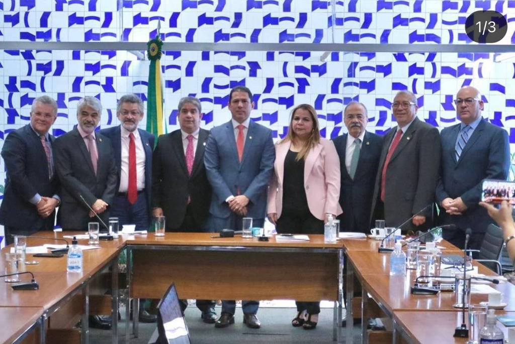 A deputada venezuelana Iris Varela durante visita à Câmara dos Deputados, com o vice-presidente, Marcelo Ramos (PSD-AM), no centro A deputada venezuelana Iris Varela durante visita à Câmara dos Deputados, com o vice-presidente, Marcelo Ramos (PSD-AM), no centro