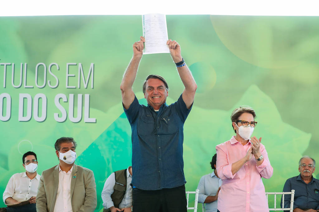 Ofício assinado por chefe do órgão determina cancelamento inclusive de entrega de títulos de terra, foco do presidente
