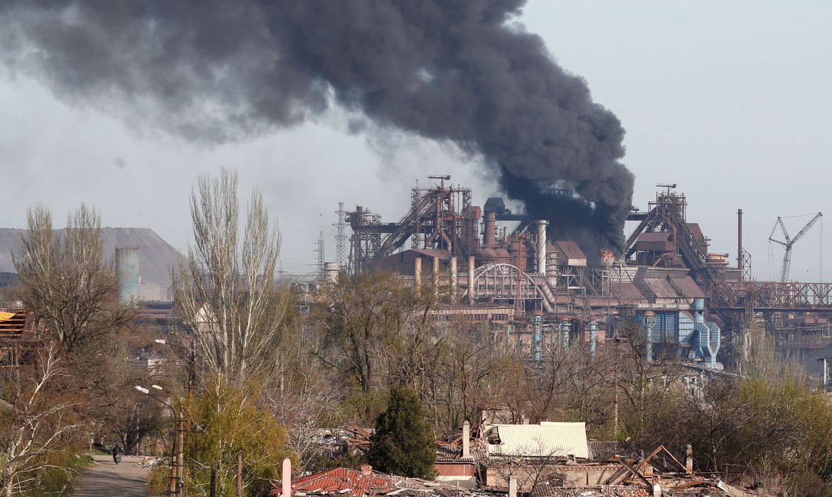 Bombardeio russo cobriu a área com detritos de concreto