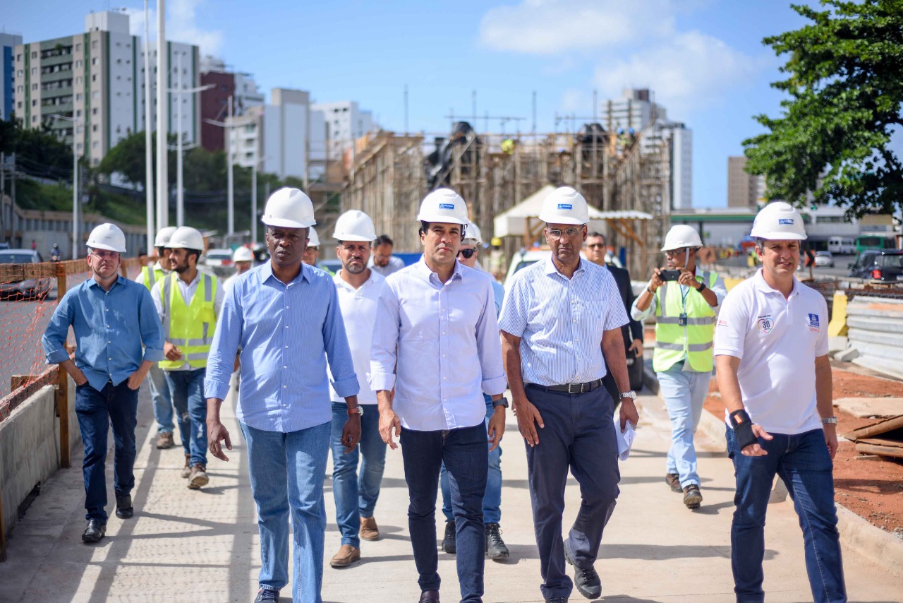 O prefeito Bruno Reis (UB) vistoriou as obras do BRT nesta quinta-feira (26) O prefeito Bruno Reis (UB) vistoriou as obras do BRT nesta quinta-feira (26)