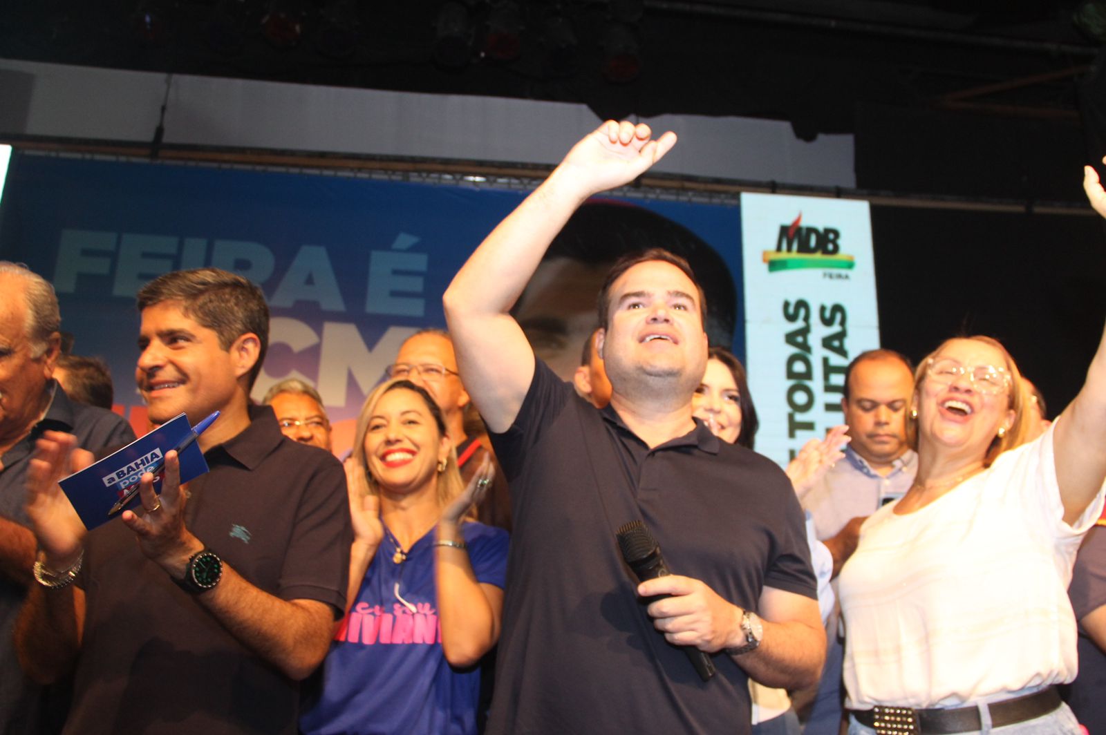 Cacá Leão e ACM Neto em evento de apoio do MDB de Feira de Santana Cacá Leão e ACM Neto em evento de apoio do MDB de Feira de Santana