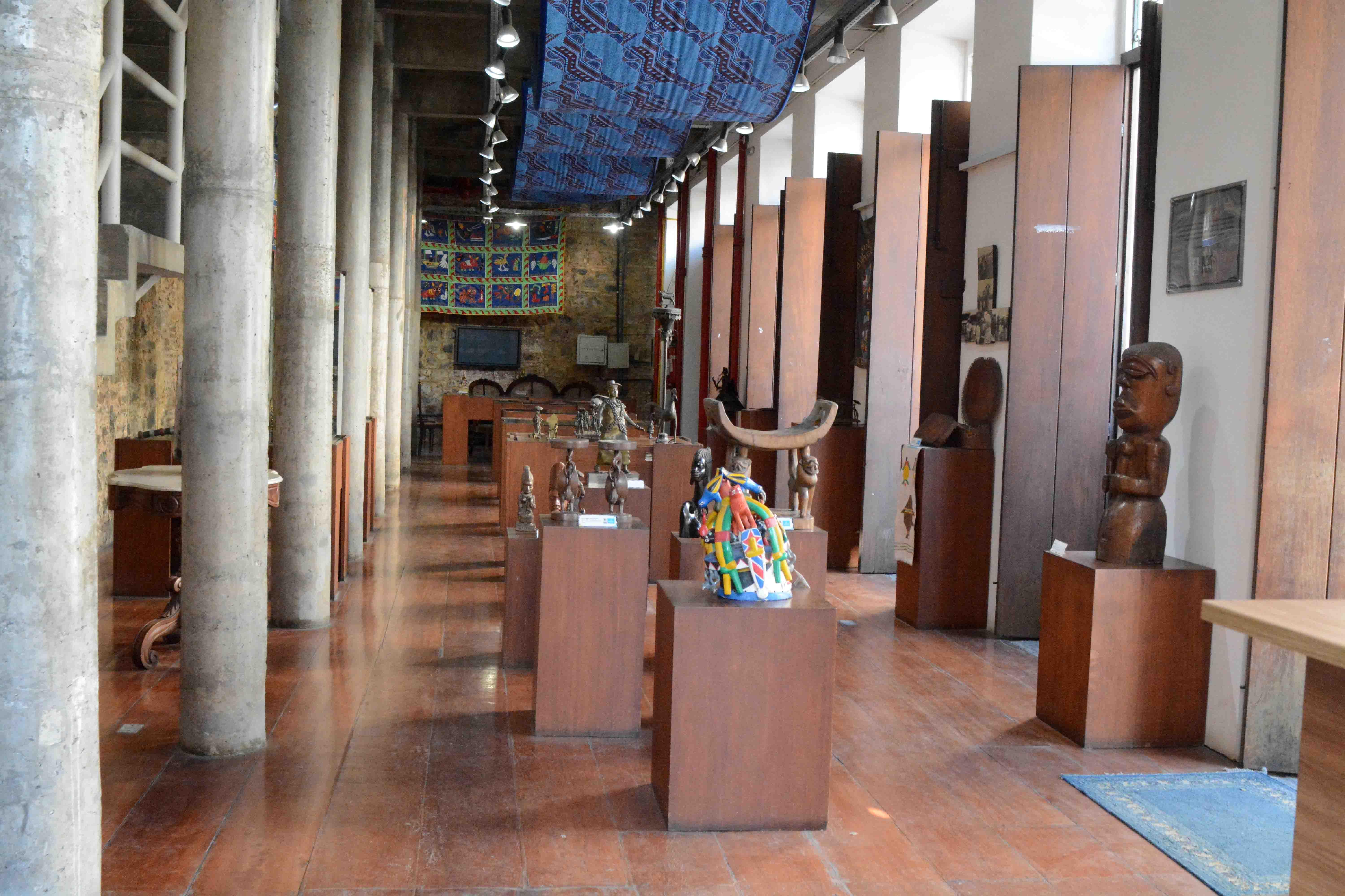 A exposição é realizada na galeria Lina Bo Bardi, na própria Casa do Benin