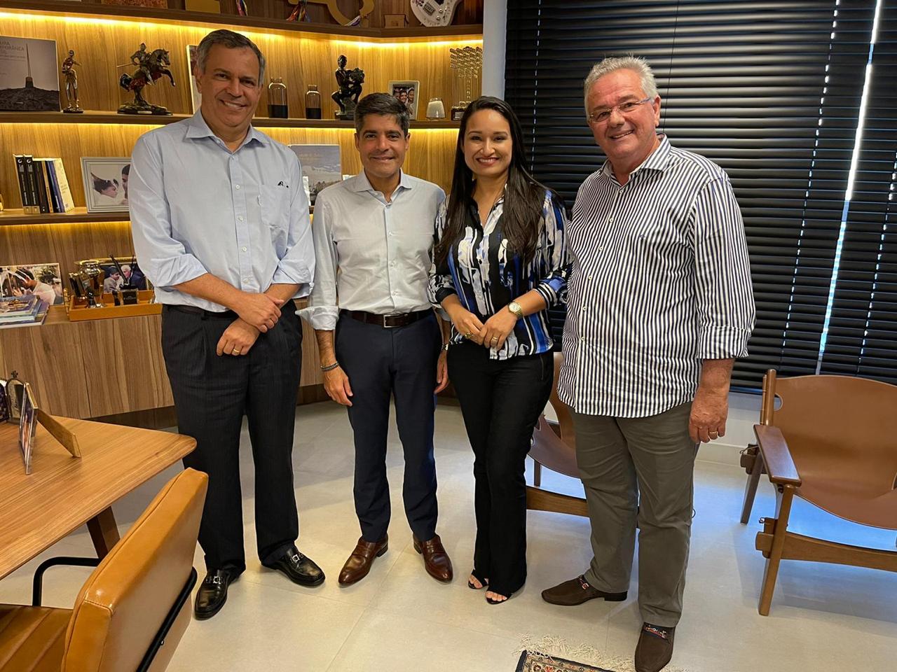 A pré-candidatura a deputada federal Nay Grilo em encontro com Félix Jr, ACM Neto e o ex-prefeito de Ribeira do Pombal, José Grilo