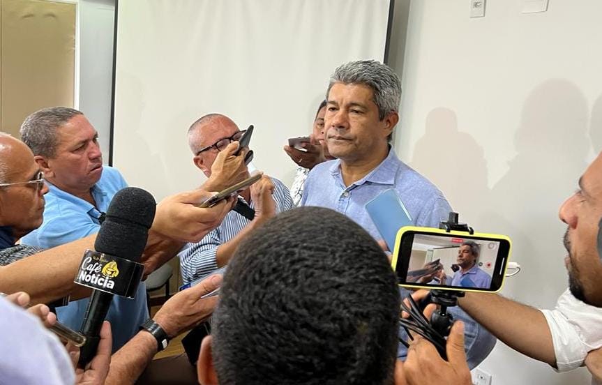 Jerônimo Rodrigues (PT), pré-candidato ao governo, concedeu entrevista coletiva à imprensa em Feira de Santana nesta terça-feira (17)