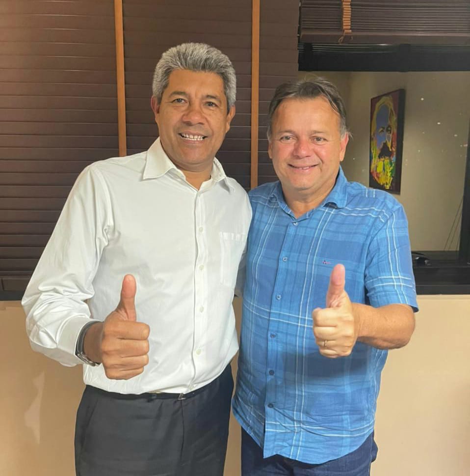 Jerônimo Rodrigues, pré-candidato do PT ao governo estadual, e o prefeito de Uauá, Marcos Lobo (PDT) Jerônimo Rodrigues, pré-candidato do PT ao governo estadual, e o prefeito de Uauá, Marcos Lobo (PDT)