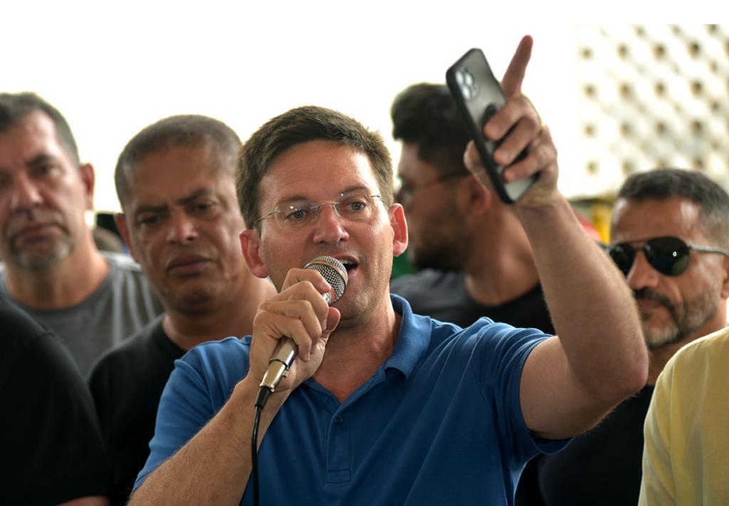 João Roma, pré-candidato ao governo da Bahia, discursa em Santo Antônio de Jesus neste sábado (28)
