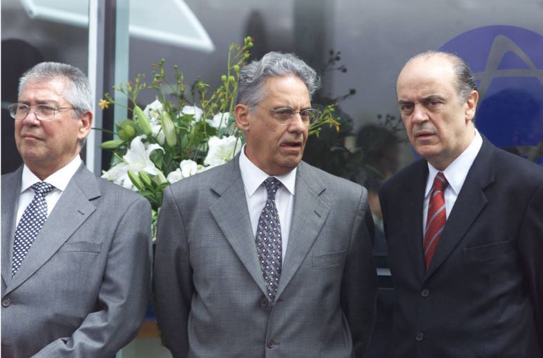 Mario Covas, Fernando Henrique Cardoso e José Serra em inauguração de centro médico em São Paulo, em 2000 Mario Covas, Fernando Henrique Cardoso e José Serra em inauguração de centro médico em São Paulo, em 2000