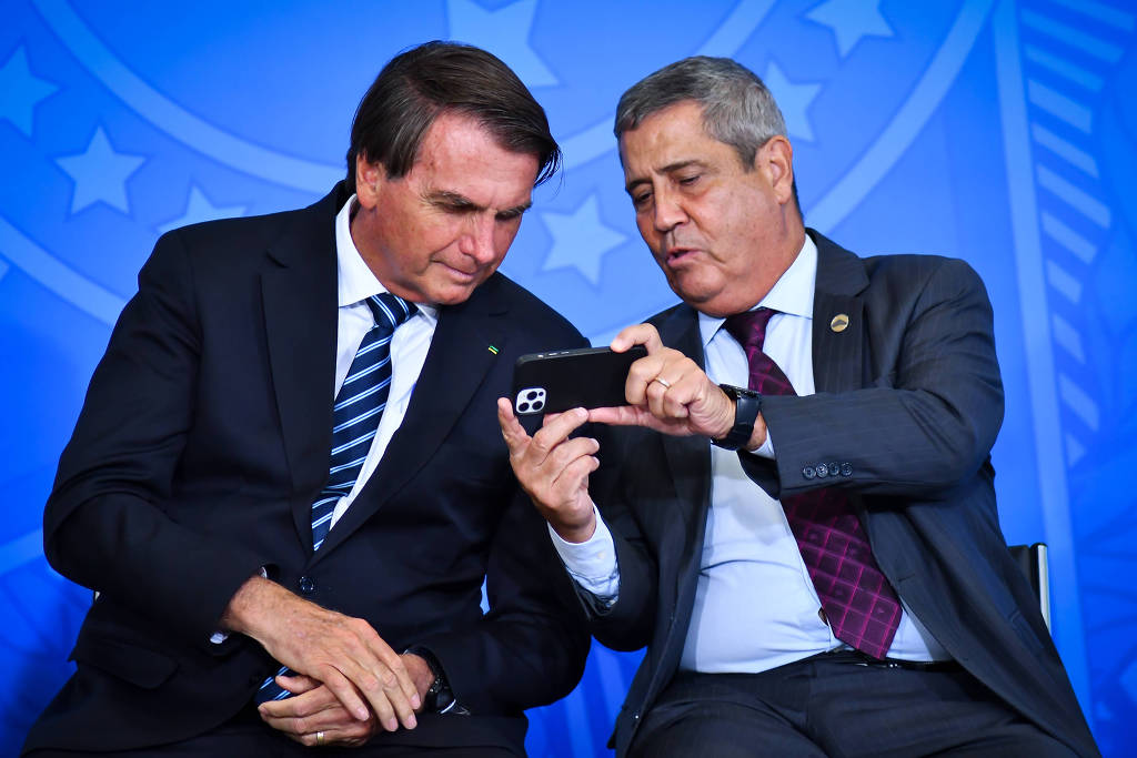 O Presidente Jair Bolsonaro (PL) participa da cerimônia no Palácio do Planalto ao lado do ministro Braga Netto O Presidente Jair Bolsonaro (PL) participa da cerimônia no Palácio do Planalto ao lado do ministro Braga Netto