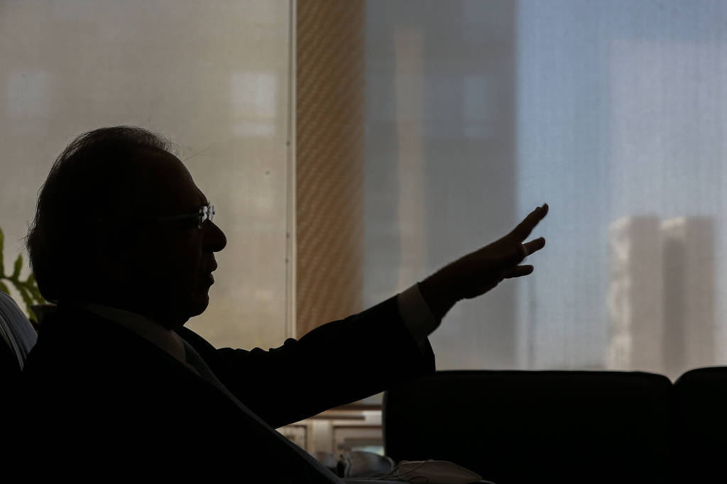 O ministro da Economia, Paulo Guedes, durante entrevista em seu gabinete O ministro da Economia, Paulo Guedes, durante entrevista em seu gabinete