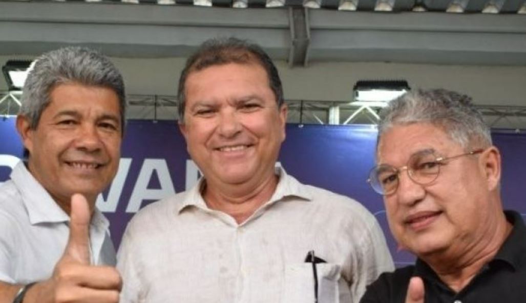 Secretário de Educação de Itapetinga, Geraldo Trindade, entre Jerônimo Rodrigues e o deputado estadual Rosemberg Pinto (PT) Secretário de Educação de Itapetinga, Geraldo Trindade, entre Jerônimo Rodrigues e o deputado estadual Rosemberg Pinto (PT)