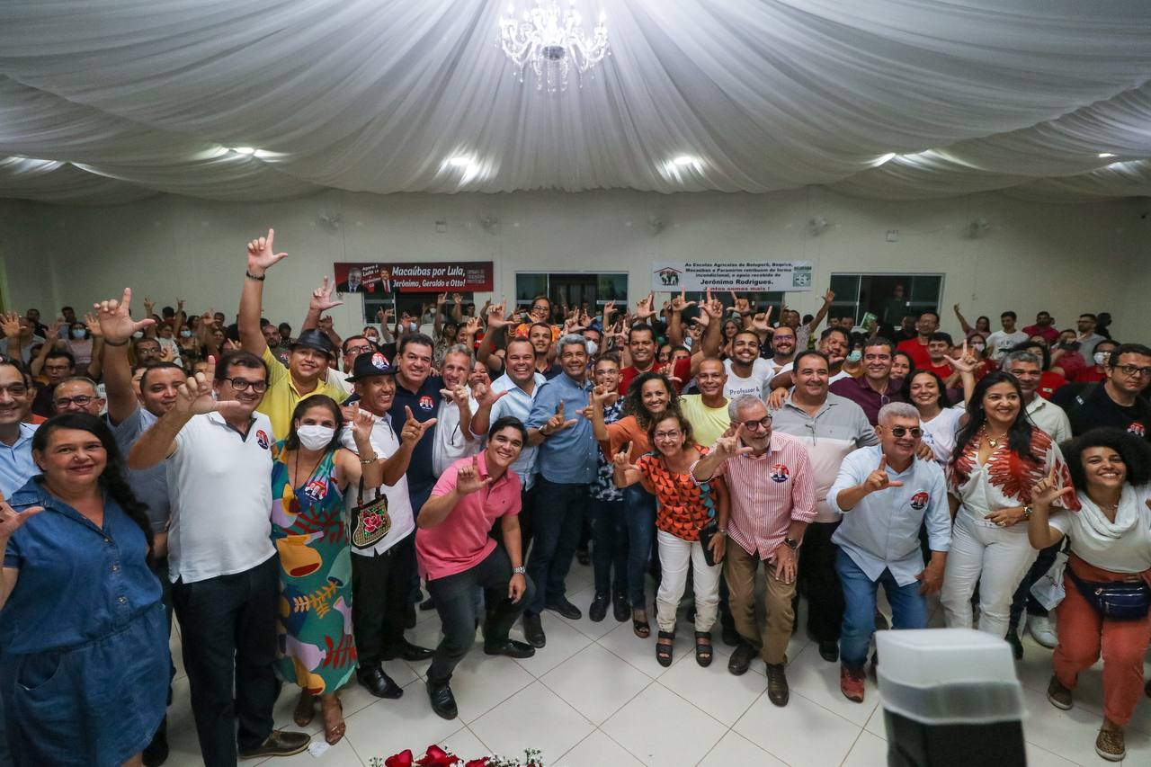 A Caravana Mais Bahia desembarcou em Macaúbas, na Bacia do Paramirim, para diversos encontros A Caravana Mais Bahia desembarcou em Macaúbas, na Bacia do Paramirim, para diversos encontros