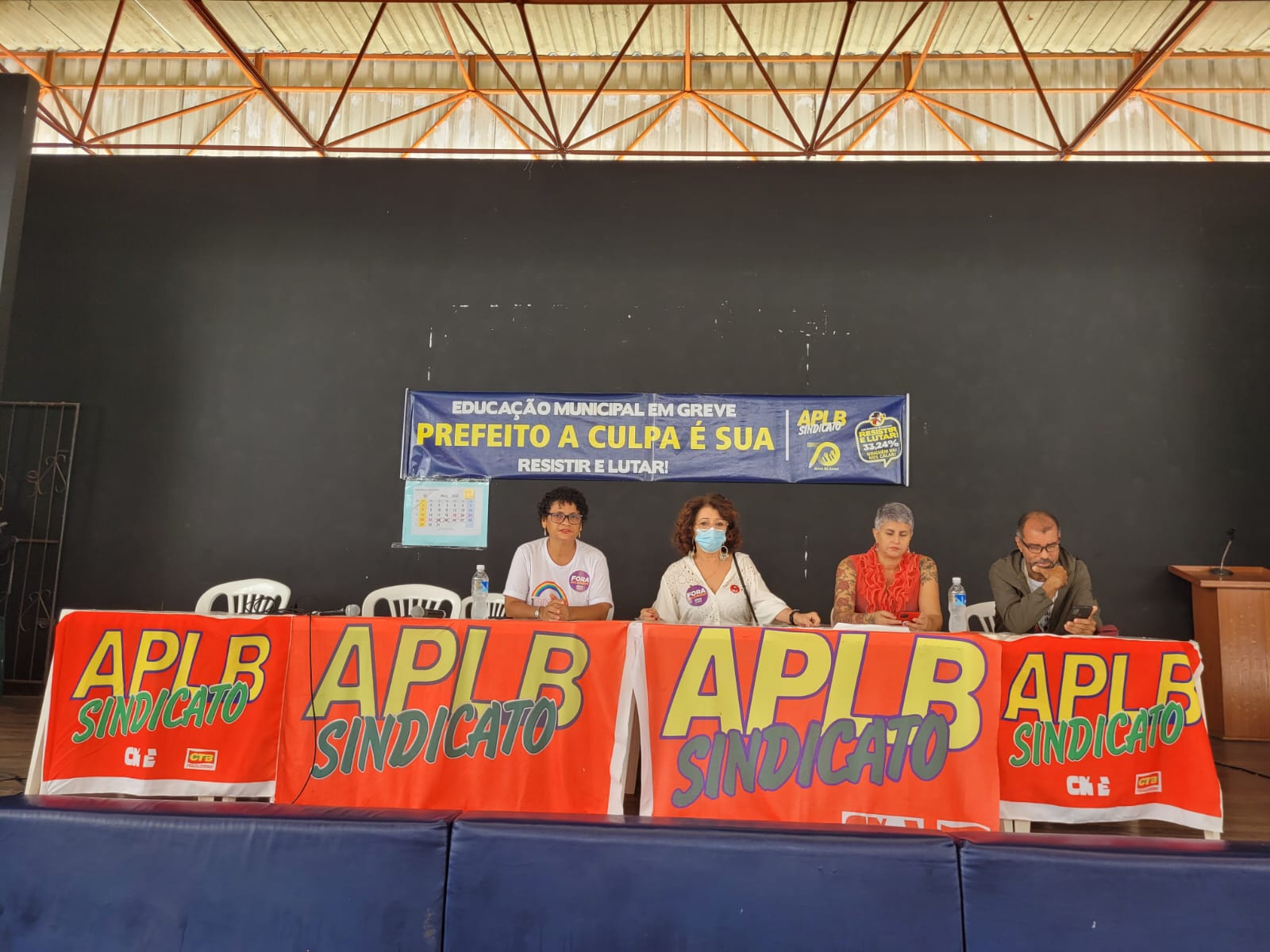 Decisão do Tribunal de Justiça da Bahia diz que a greve tem claros indícios de ilegalidade e abusividade Decisão do Tribunal de Justiça da Bahia diz que a greve tem claros indícios de ilegalidade e abusividade
