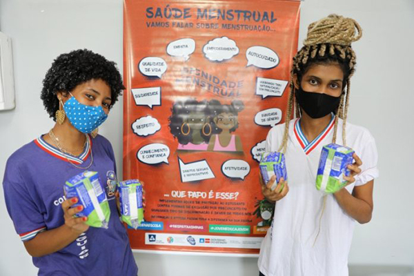 Estudantes participam do programa Dignidade Menstrual