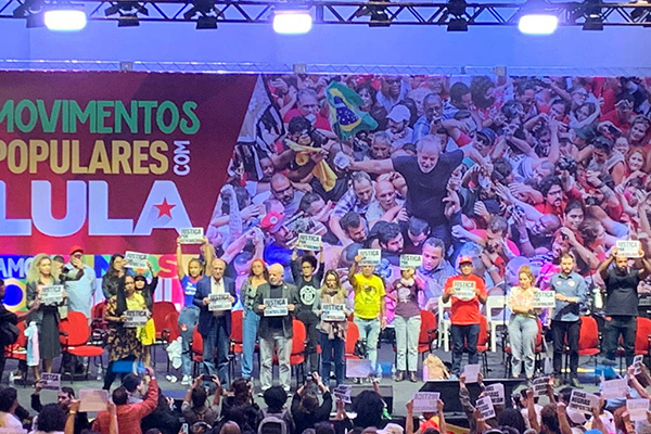 Lula e Alckmin em evento com movimentos sociais em São Paulo