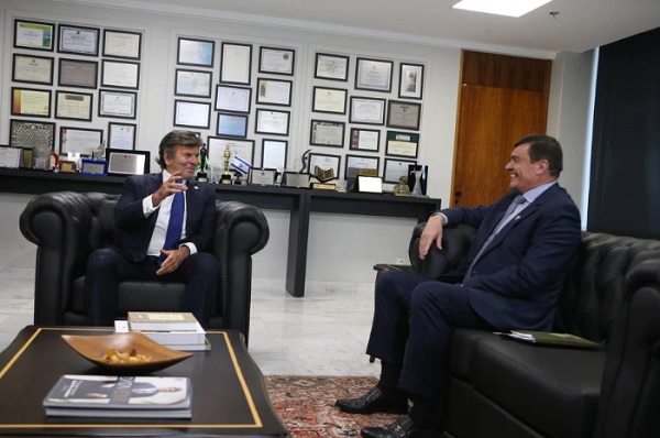 O presidente do STF, ministro Luiz Fux, com o ministro da Defesa, general Paulo Sérgio Nogueira