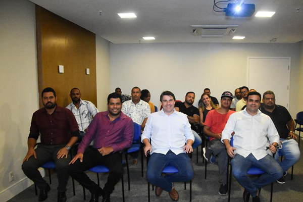 O deputado estadual Niltinho (PP) com motoristas de aplicativos O deputado estadual Niltinho (PP) com motoristas de aplicativos