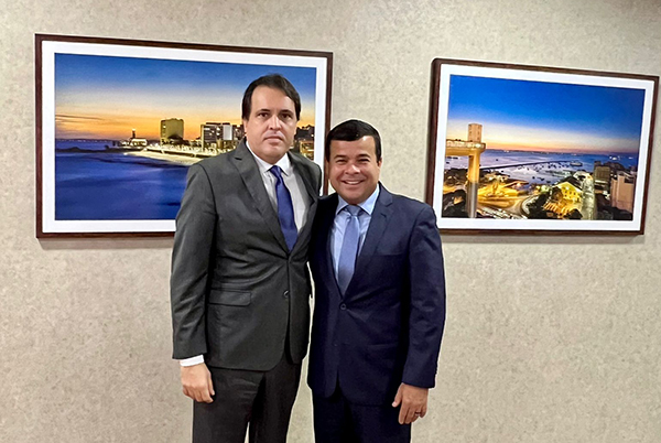 O presidente do TRE-BA, desembargador Roberto Frank, com Celsinho Cotrim