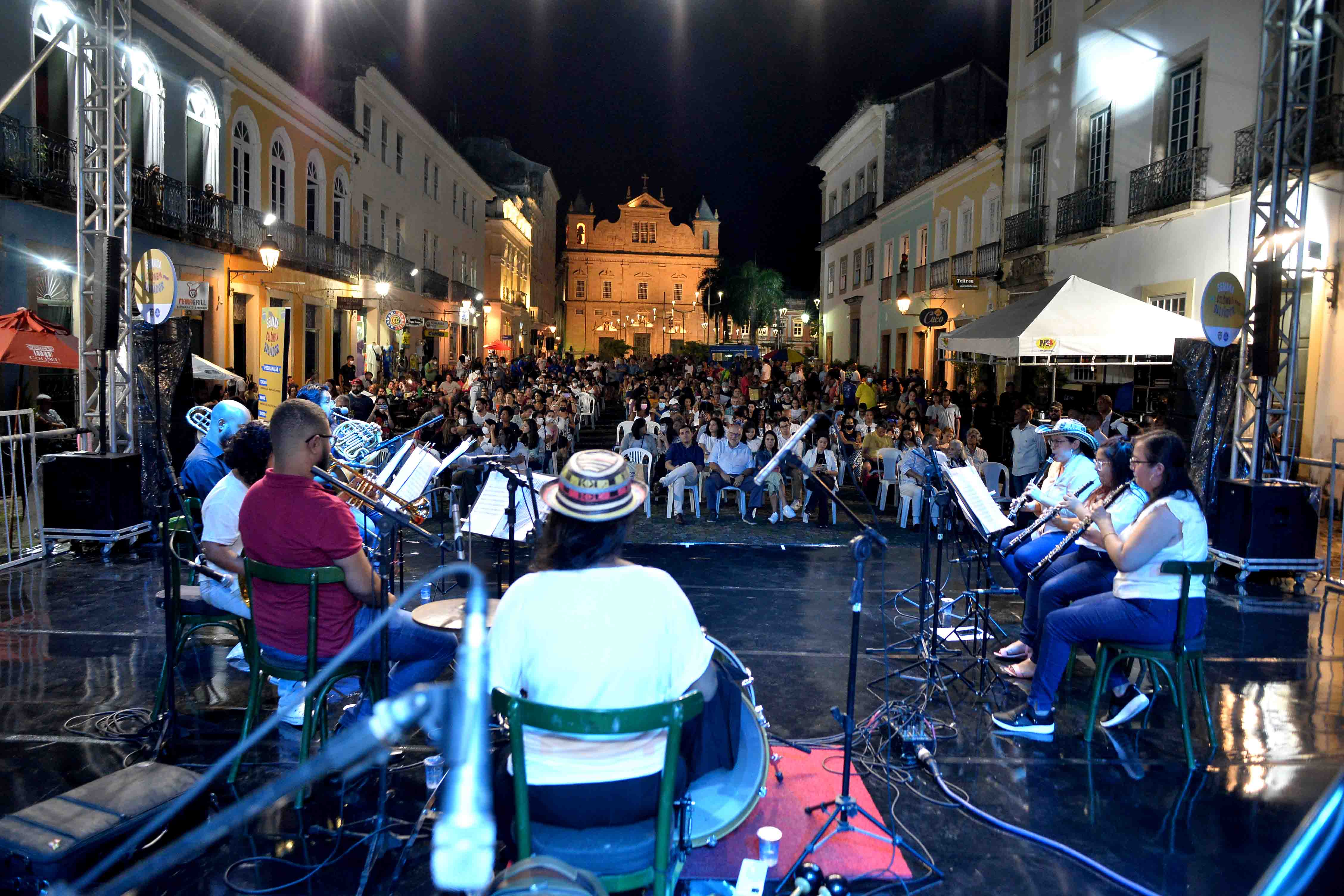 A abertura do evento contou com a apresentação do grupo Café com Dendê